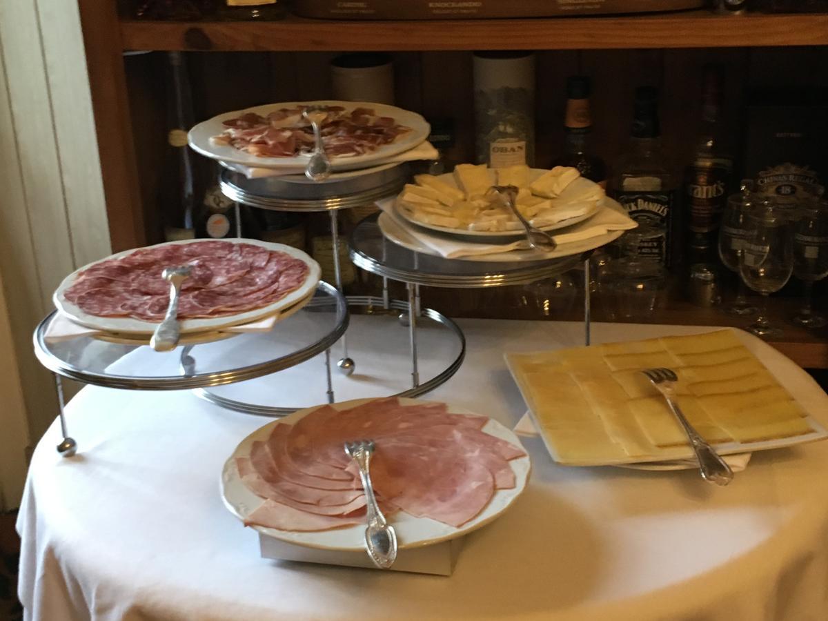 La Roseraie Hotel Restaurant 몽티냑 외부 사진